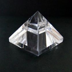 水晶ピラミッド(80g) 一点物